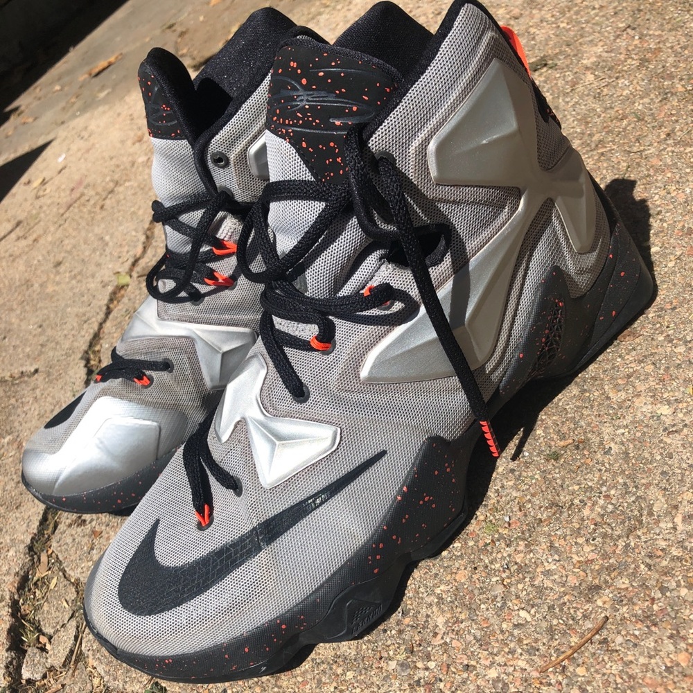 Lebron 13 sneakers